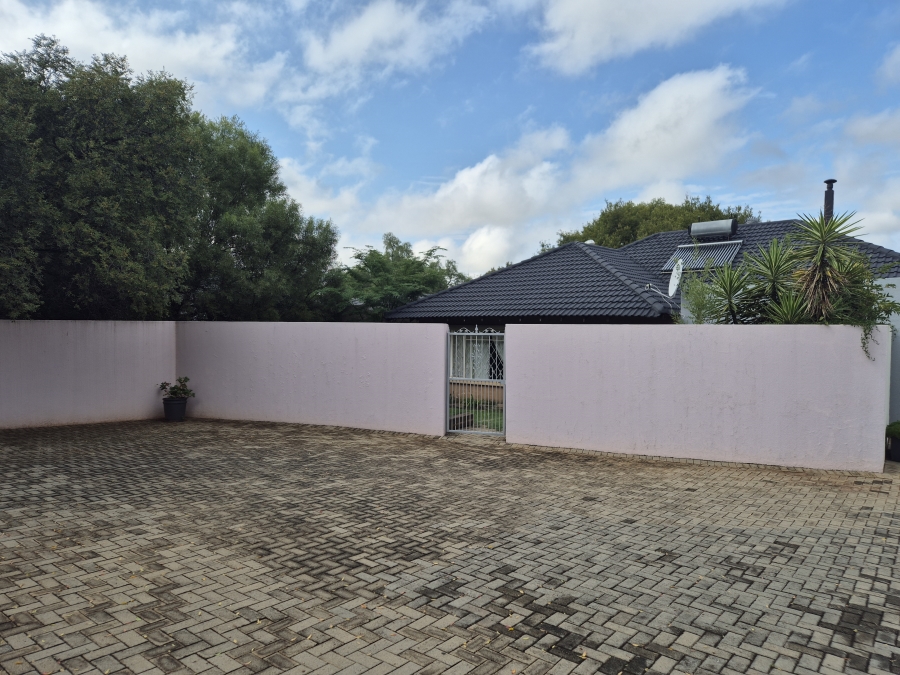 2 Bedroom Property for Sale in Wilkoppies North West